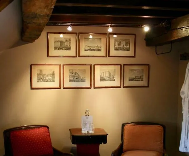 Au Lion D'or Bed & Breakfast 3*