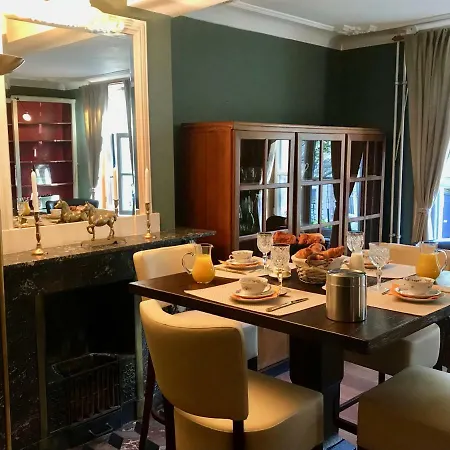 Au Lion D'or Bed & Breakfast *