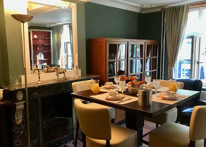 Au Lion D'or فندق مبيت وإفطار 3*